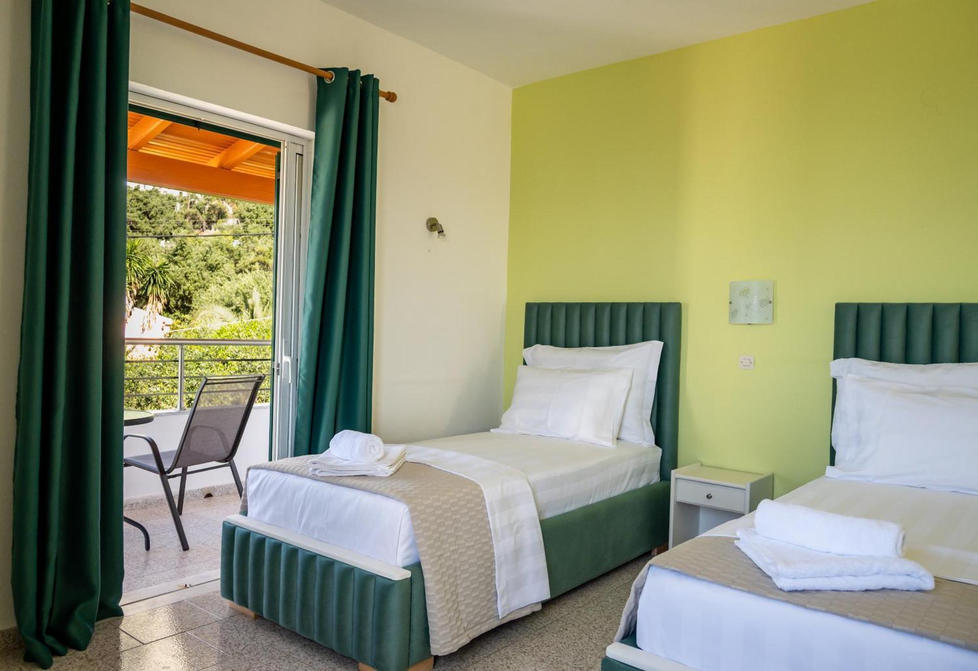 Crystal Blue Hotel, バルバティ エクステリア 写真